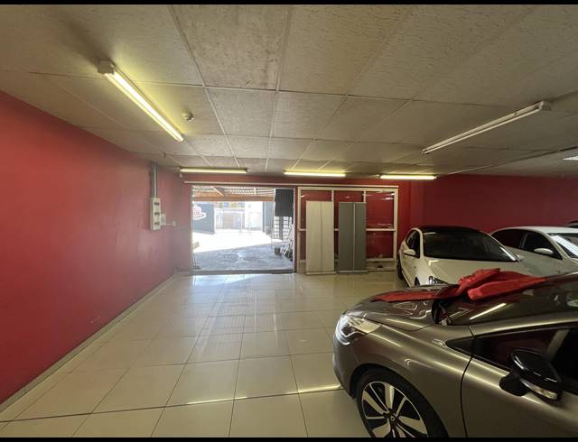 921M² SHOWROOM FOR SALE IN PAROW CENTRAL